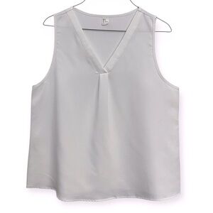 Boutique Women’s White Sleeveless V-Neck Blouse Size S *217